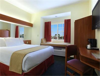 Microtel Inn & Suites By Wyndham Port Charlotte Punta Gorda Стая снимка